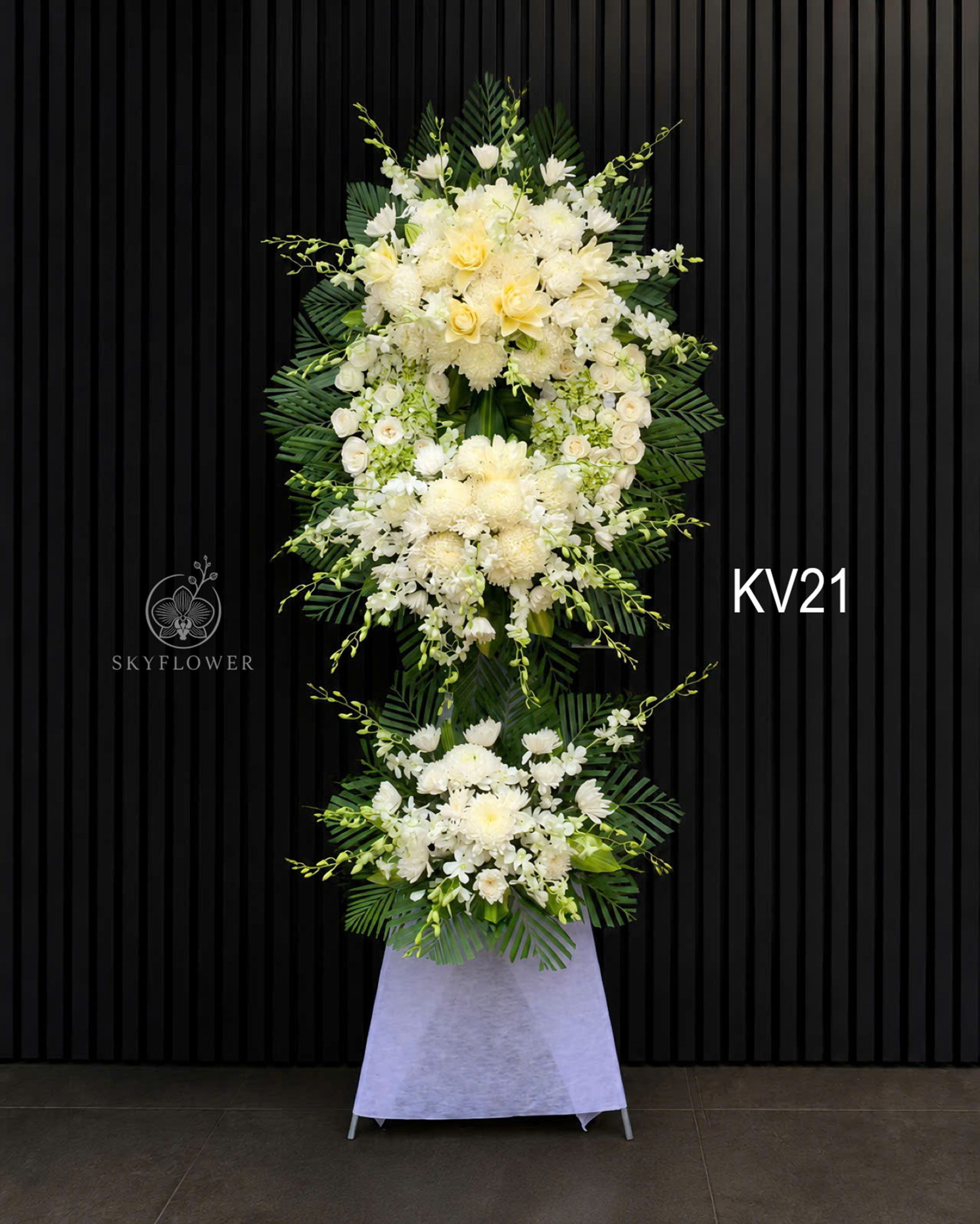 KV21 Kệ hoa cúc trắng phối lan cao cấp thành kính