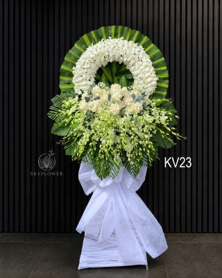 Kệ hoa viếng lan trắng vòng nguyệt quế An Nhiên – Mã KV23