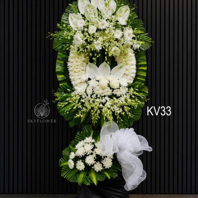 Kệ hoa viếng hồng môn trắng KV33 phối cúc trắng