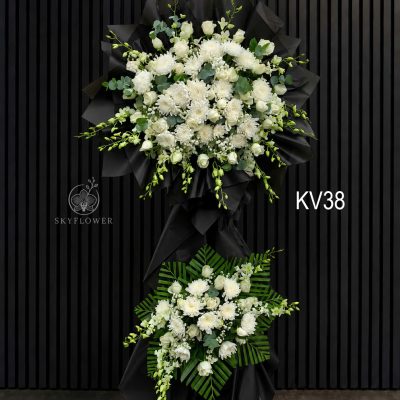 Kệ hoa viếng cúc trắng nền đen KV38