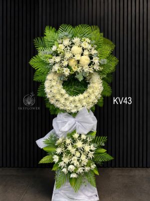 Kệ hoa viếng vòng cúc trắng KV43 phối lá xanh