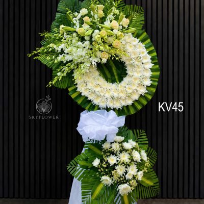 Kệ hoa viếng vòng cúc trắng phối lan KV45