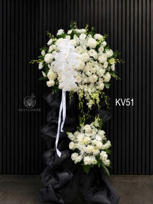 Kệ hoa viếng lan hồ điệp trắng nền đen KV51